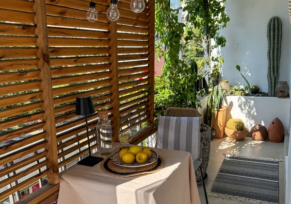 Balcony privacy set up