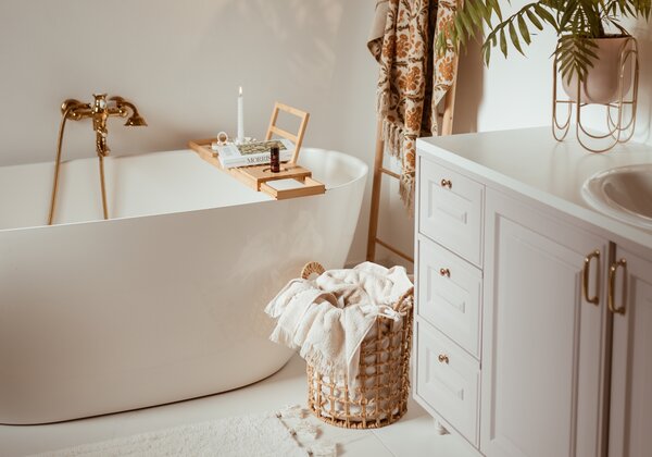 Freestanding bathtub
