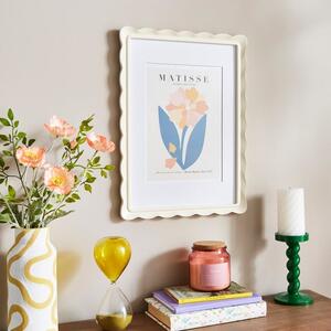 Scalloped Photo Frame