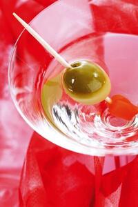 Photography Glass of Martini with green olive, close-up, Creativ Studio Heinemann