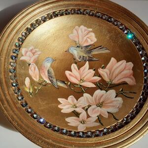 Wooden bowl with flowers and crystal Sahara
