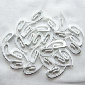 Pack of 25 Nylon Curtain Hooks