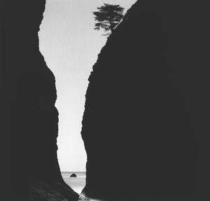 Photography The ocean seen through a crevice in shadowed cliff, Zeb Andrews, (40 x 40 cm)