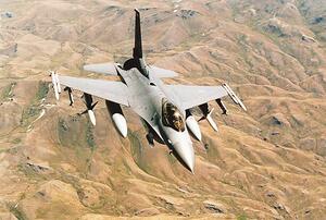 Art Photography General Dynamics F-16 Falcon in flight over desert, Stocktrek, (40 x 26.7 cm)