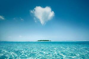 Photography Heart shaped cloud over tropical waters, Tom Merton