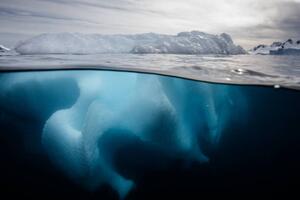 Art Photography Iceberg in Antarctica, Brett Monroe Garner, (40 x 26.7 cm)