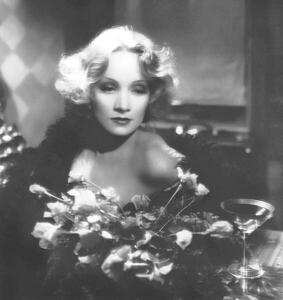Photography Shanghai Express by Josef von Sternberg with Marlene Dietrich, 1932