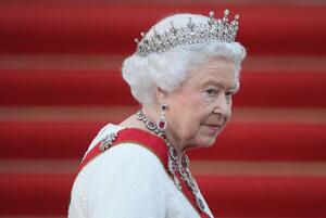 Photography Queen Elizabeth II Visits Berlin, Sean Gallup