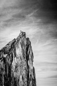 Photography Balancing between Earth and Sky, Thomas Vuillaume