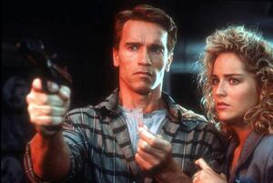 Photography Arnold Scharzenegger And Sharon Stone, Total Recall 1990 Directed By Paul Verhoeven