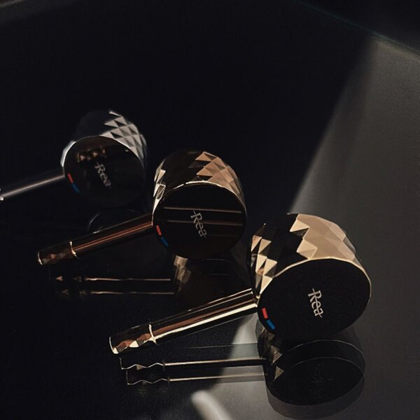 Wall Mounted faucet Rea Lungo Diamond Gold + BOX