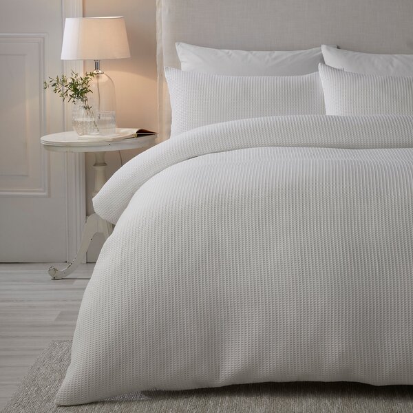 Serene Lindly Duvet Cover and Pillowcase Set White