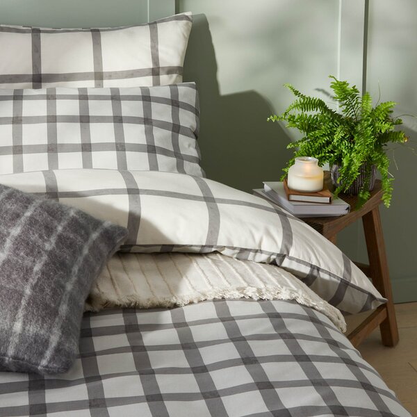 Riviera Canberra 144 Thread Reversible Duvet Cover & Pillowcase Set