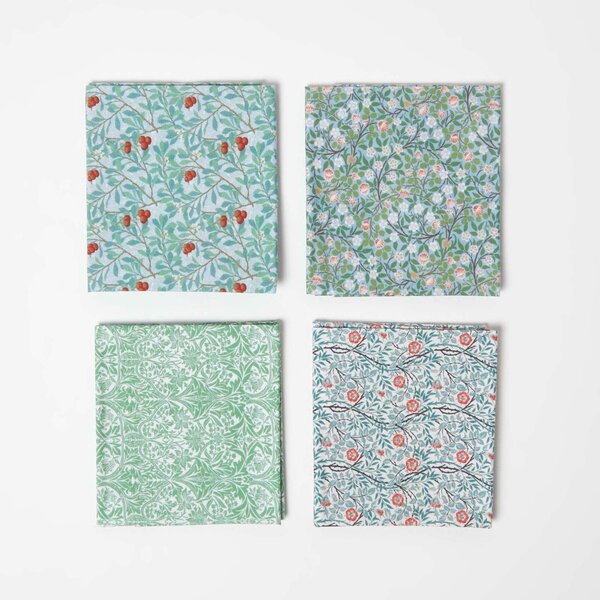 Homescapes Set of 4 Light Green William Morris Fat Quarters