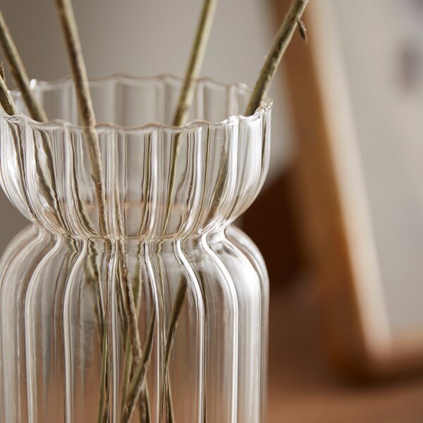 Single Waisted Ribbed Glass Vase