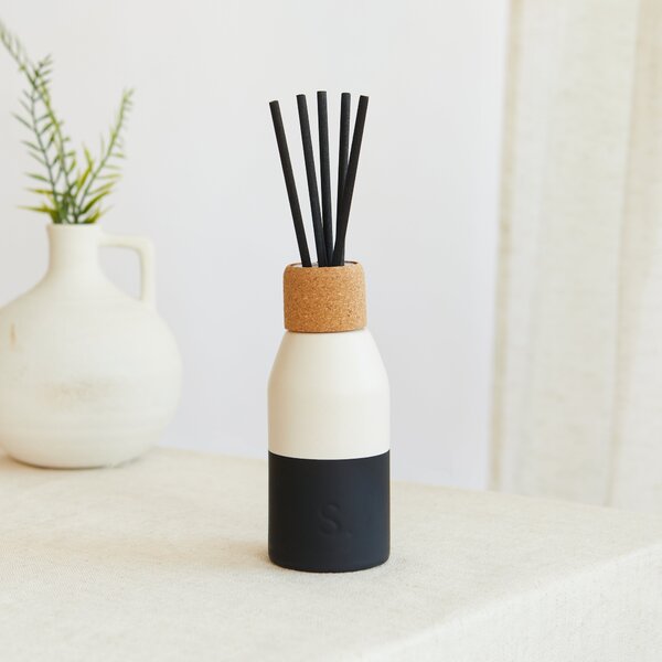 Scandi Black Orka Activated Charcoal & Matcha Diffuser Black and white