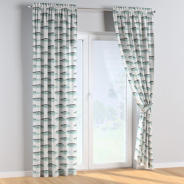 Slot and frill curtains