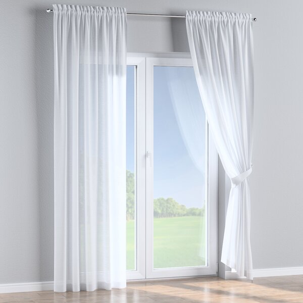 Slot and frill curtain