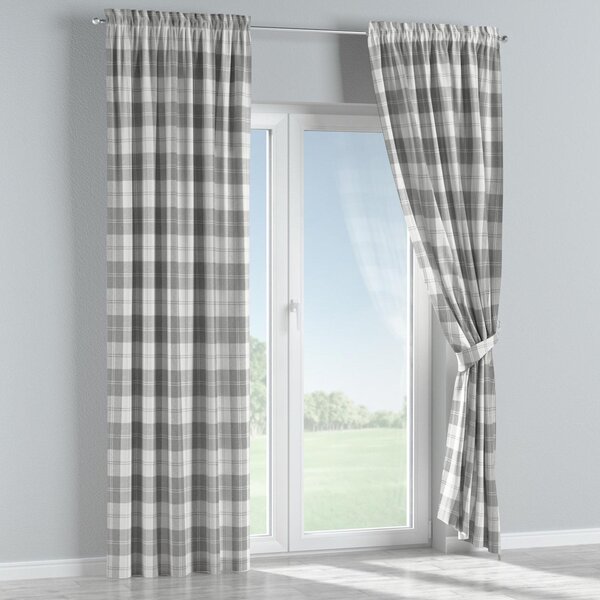 Slot and frill curtain