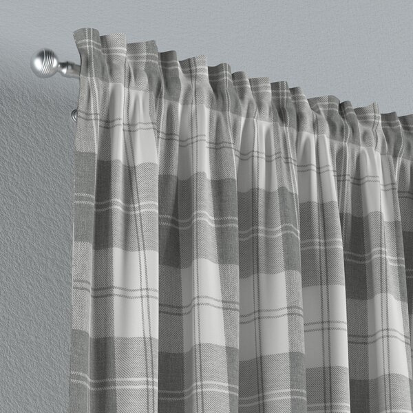 Slot and frill curtain