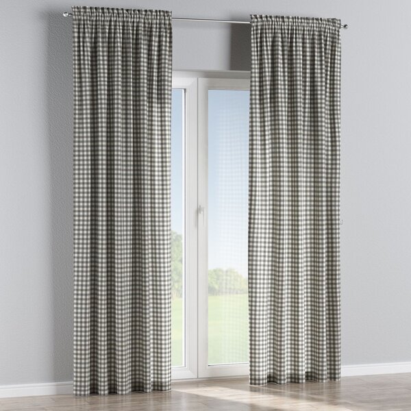 Slot and frill curtain