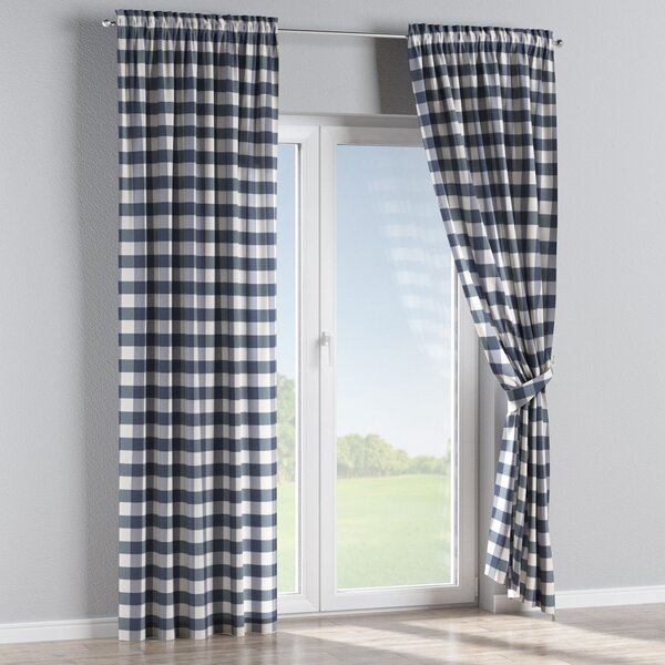 Slot and frill curtain