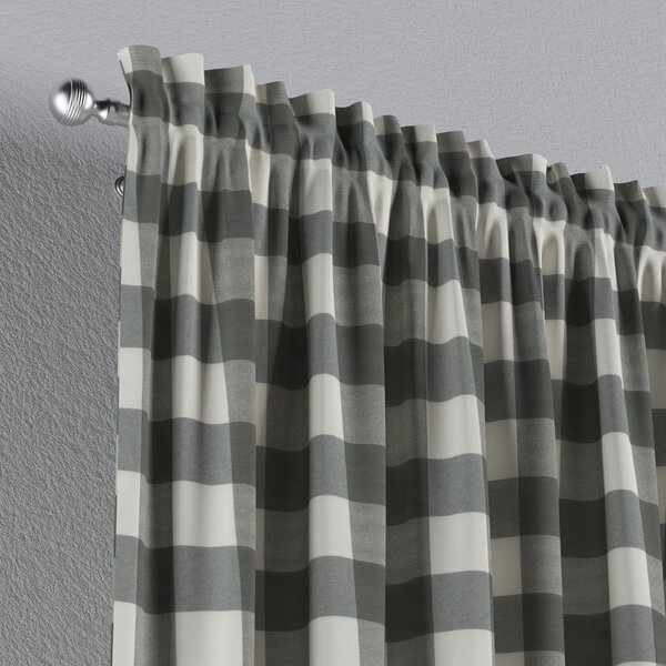 Slot and frill curtain