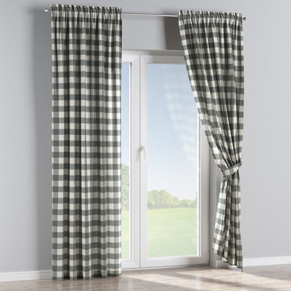 Slot and frill curtain