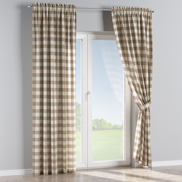 Slot and frill curtain