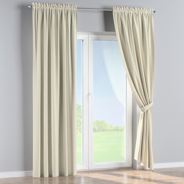 Slot and frill curtain