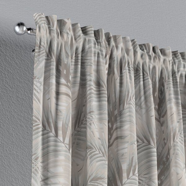 Slot and frill curtain