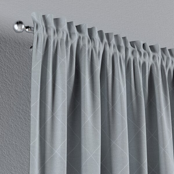 Slot and frill curtain