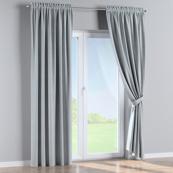 Slot and frill curtain