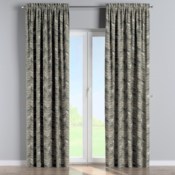 Slot and frill curtain