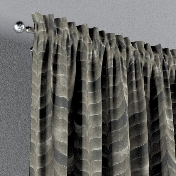 Slot and frill curtain