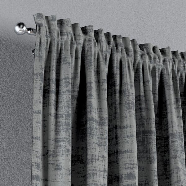 Slot and frill curtain