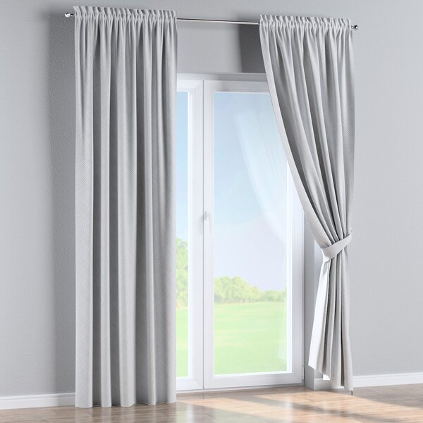 Slot and frill curtain