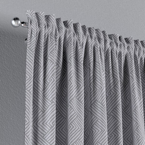 Slot and frill curtain