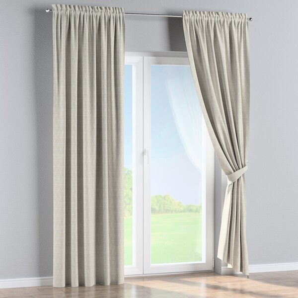 Slot and frill curtain