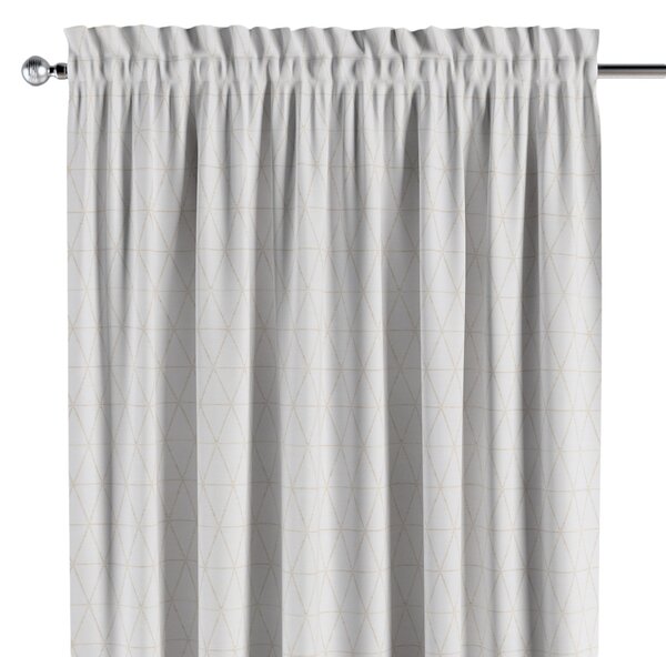 Slot and frill curtain