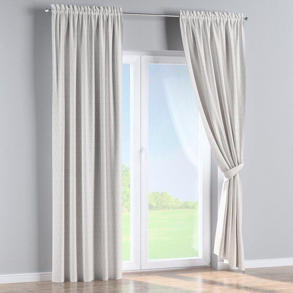 Slot and frill curtain