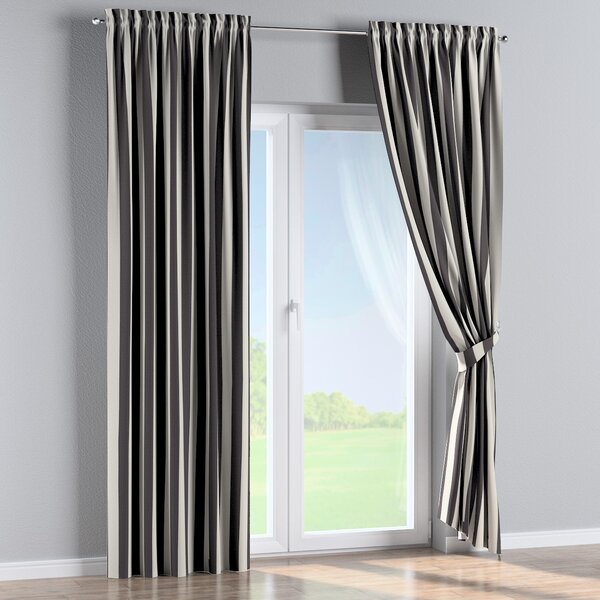 Slot and frill curtain