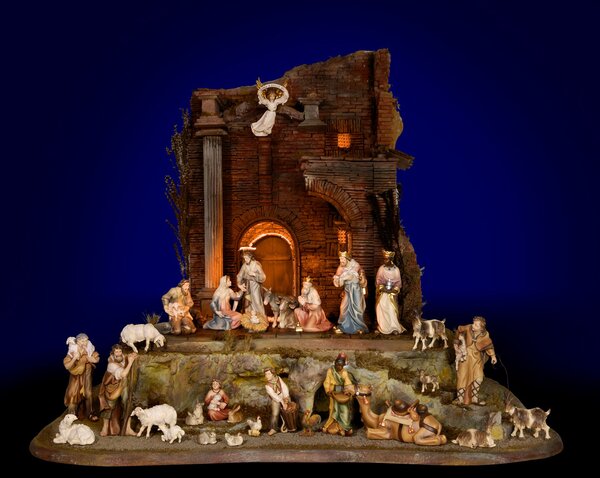 Tyrolean Nativity Set - stable and 31 figurines