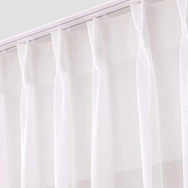 Net curtain with pinch pleat