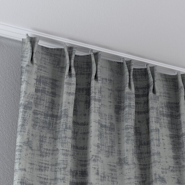 Double pinch pleat curtain