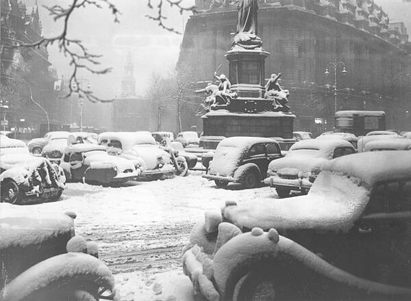 Photography Snow Bound, Hulton Collection