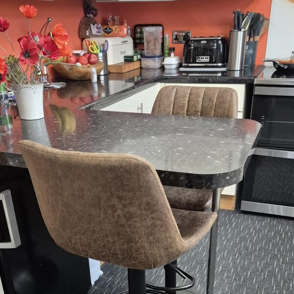 HOMCOM Breakfast Bar Stools Set of 2, 59-80cm Sitting Hight Leather Upholstered Bar Chairs with Back, Swivel Seat, Brown Aosom UK