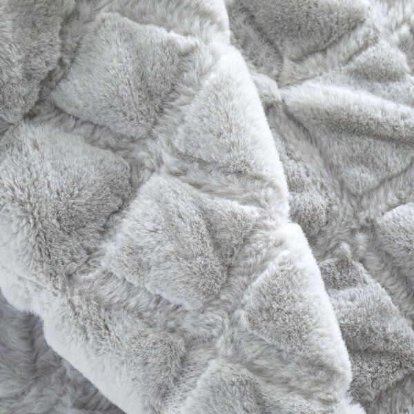 Catherine Lansfield Cosy Diamond 130cm x 170cm Throw Blanket