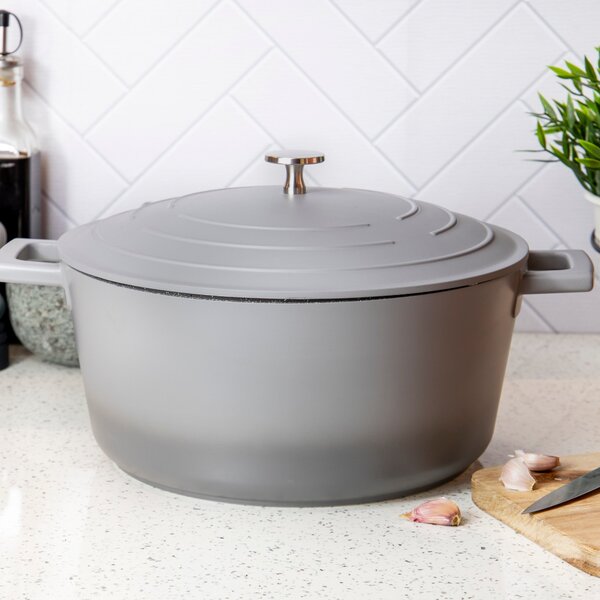 MasterClass Non-Stick Cast Aluminium 28cm Casserole Dish, 5L