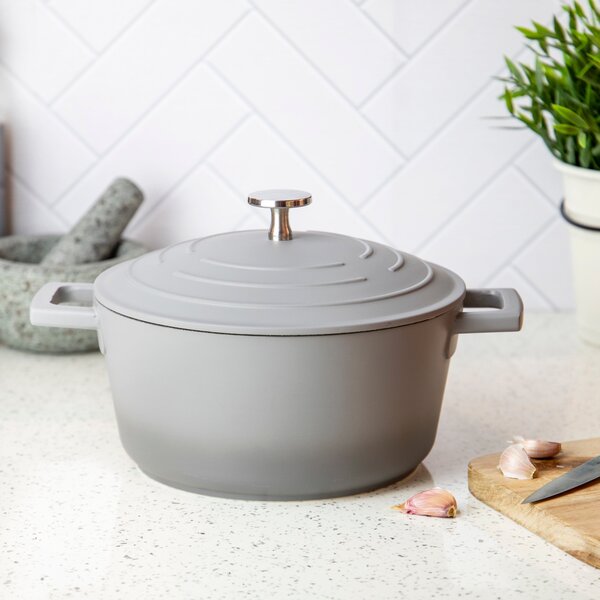 MasterClass Non-Stick Cast Aluminium 20cm Casserole Dish, 2.5L